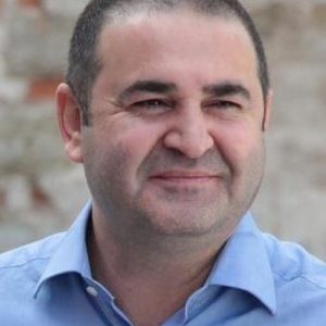 Şafak Sezer